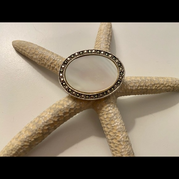 Swarovski Oval Pin - Picture 1 of 5